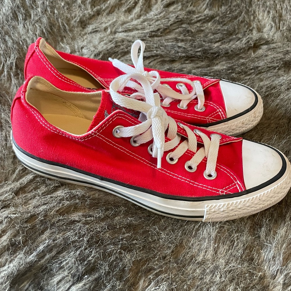 Like new!! Womens Red converse tennis shoes